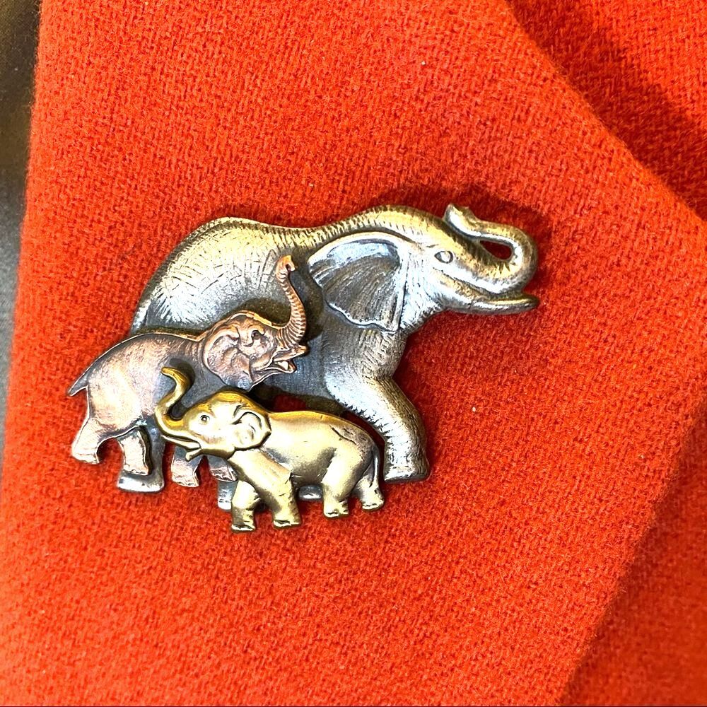 BROOCH 3 Elephant Family Signed MULTI METAL Gold, bronze, silver 1.5 in X 2.5 in - Picture 2 of 7